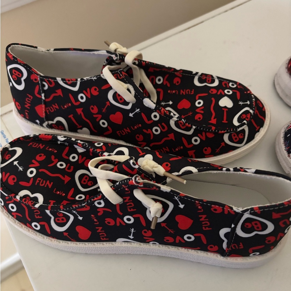 Kids Love Print Sneakers - Black and Red